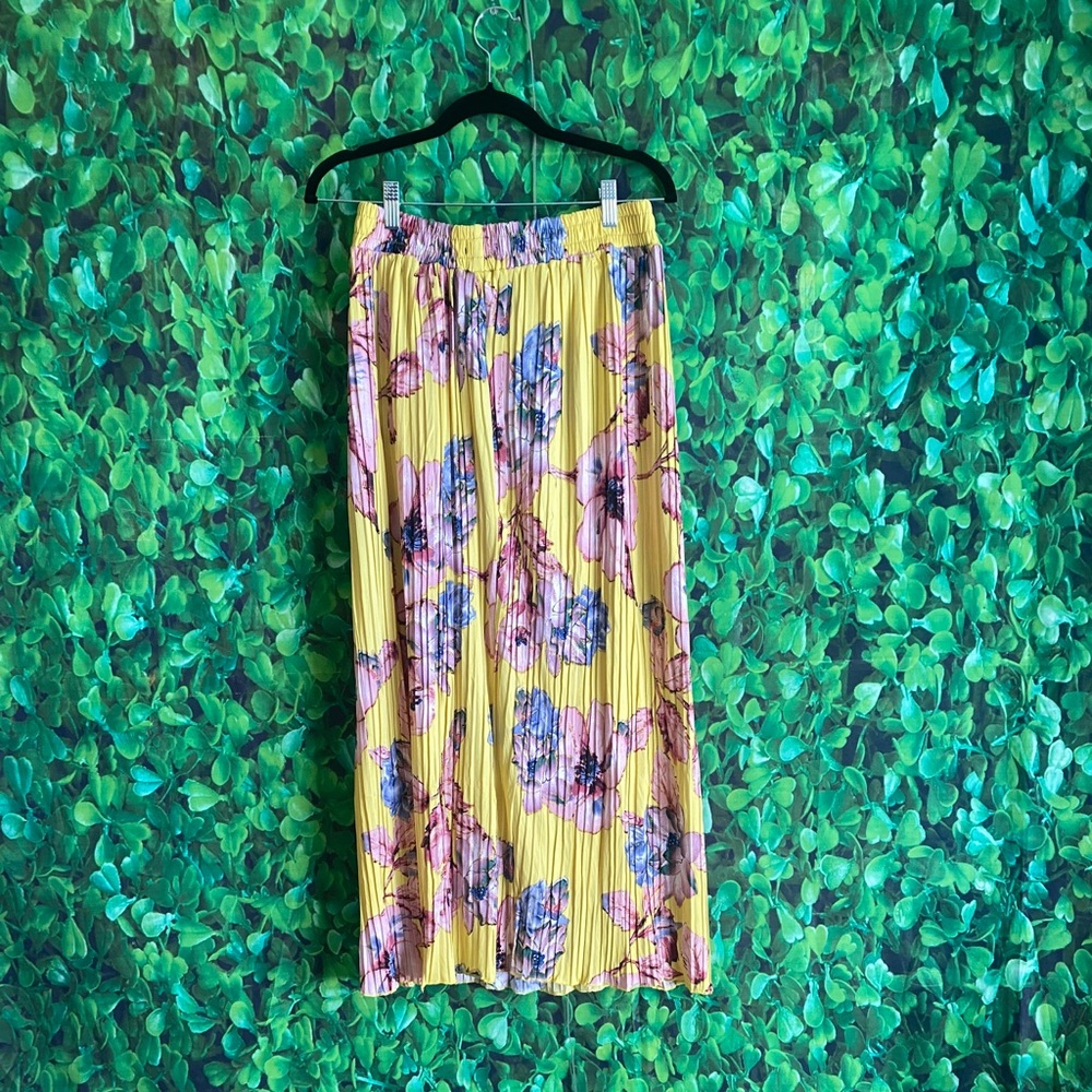 Anna Morgan - New Floral Pleated Skirt